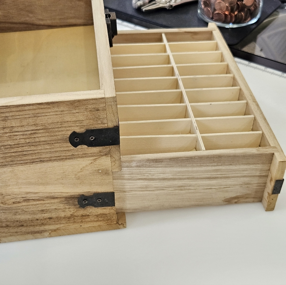 Wooden Essential Oil Storage Box with Metal Hinges - Picture 7 of 9